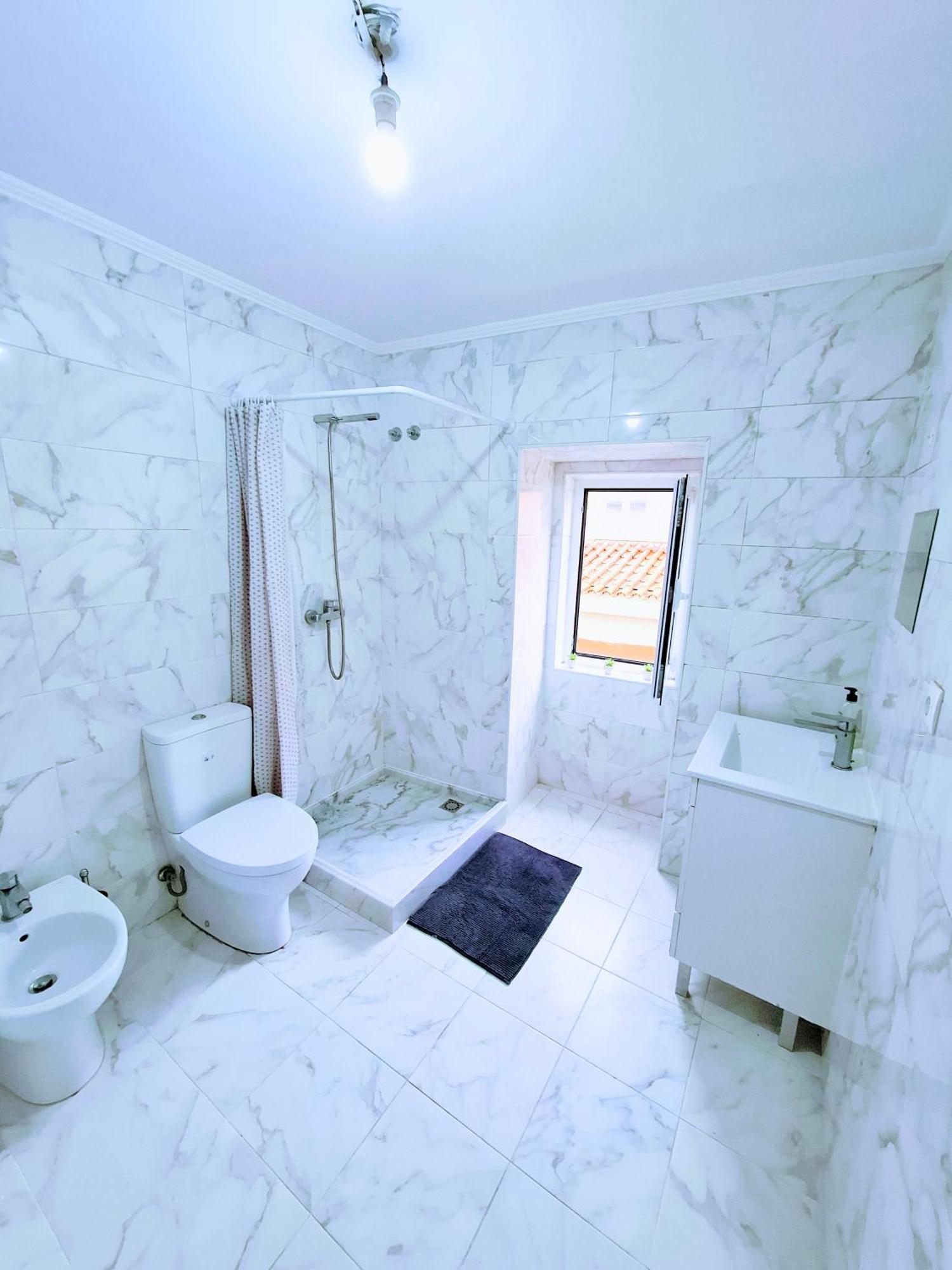 Apartment Beautiful And Spacious Flat In The Center Lisbon