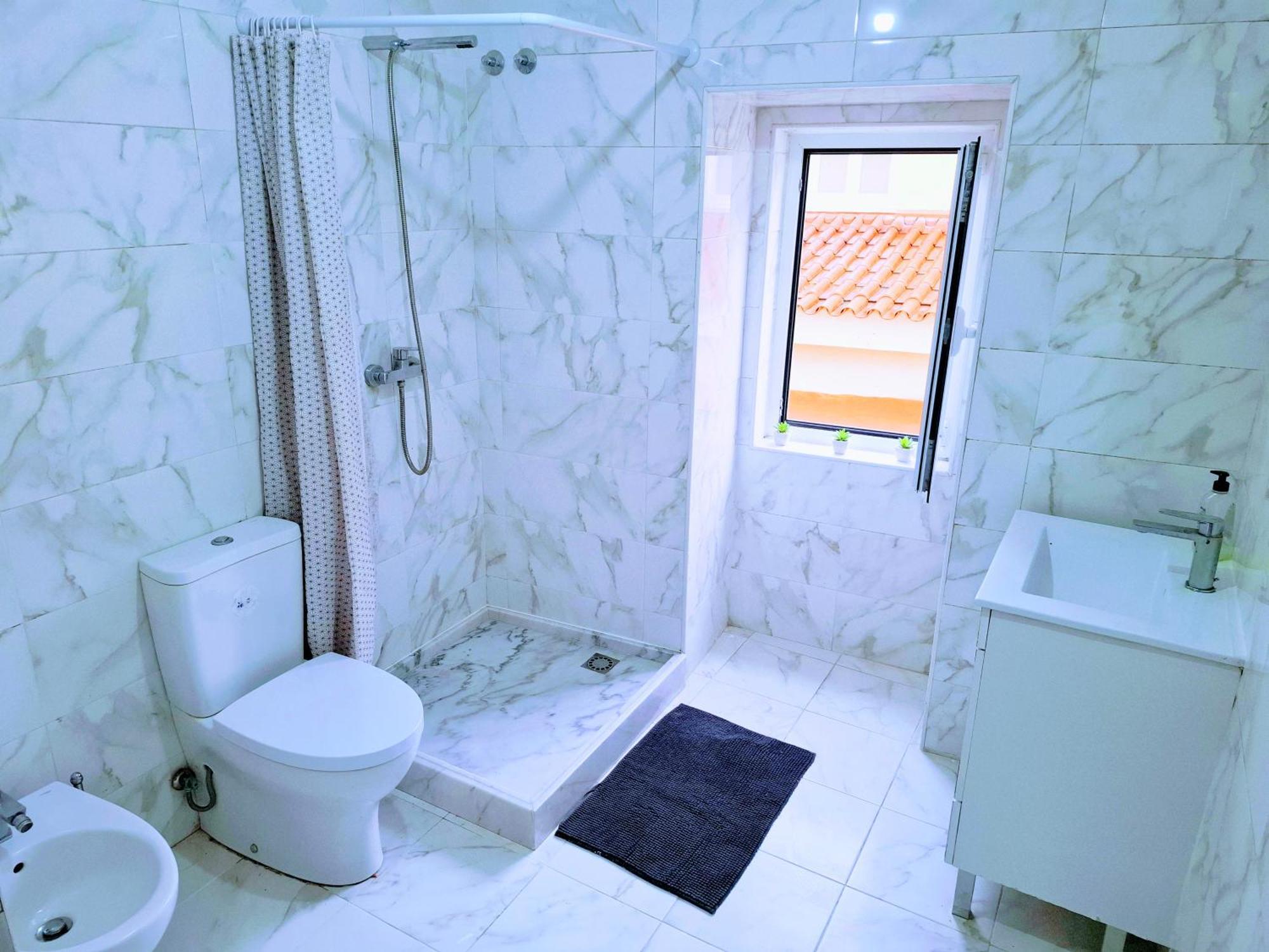 Beautiful And Spacious Flat In The Center Lisbon