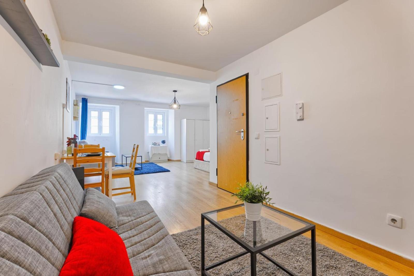 Beautiful And Spacious Flat In The Center *
