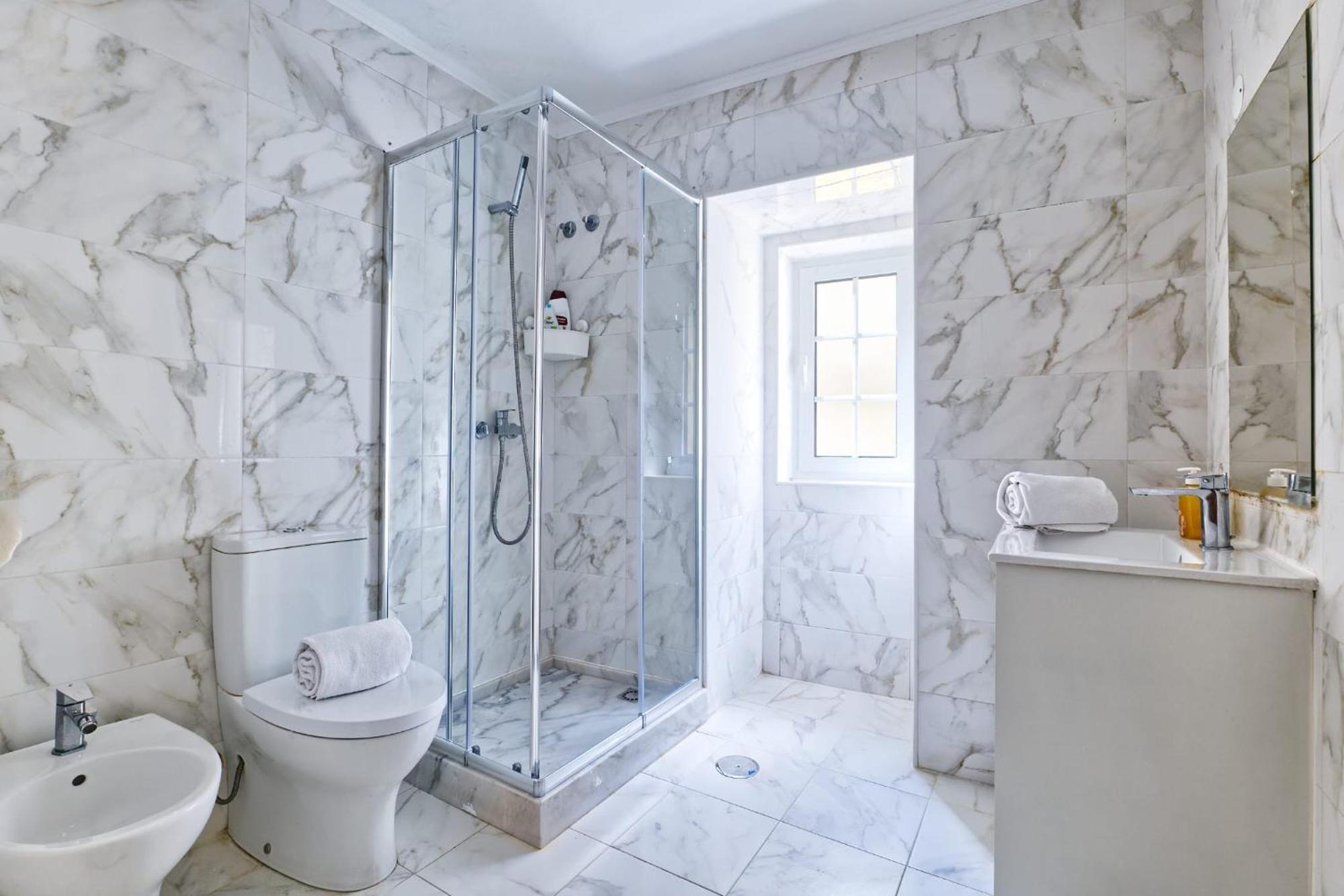 Beautiful And Spacious Flat In The Center Lisbon