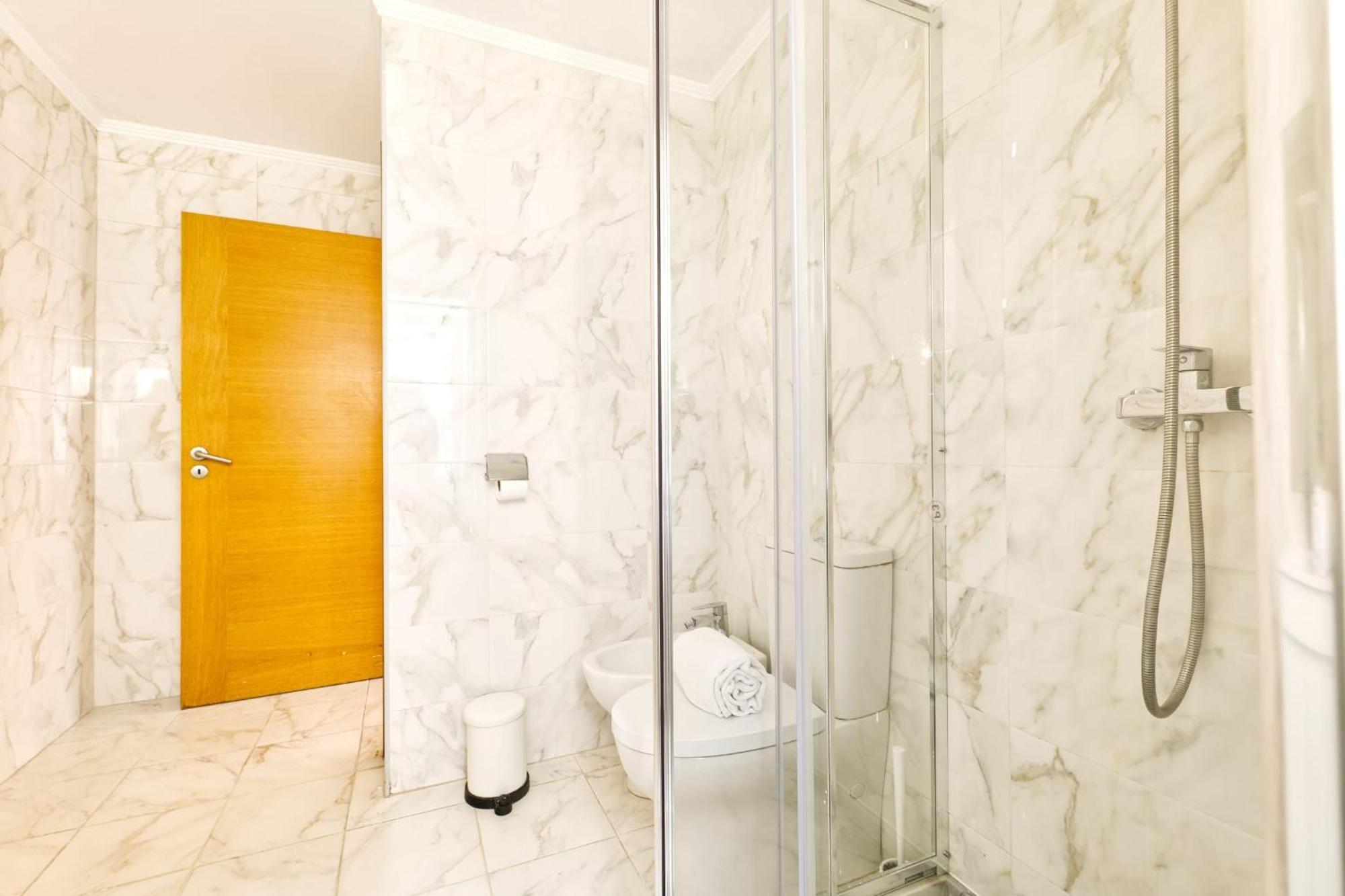 Apartment Beautiful And Spacious Flat In The Center Lisbon