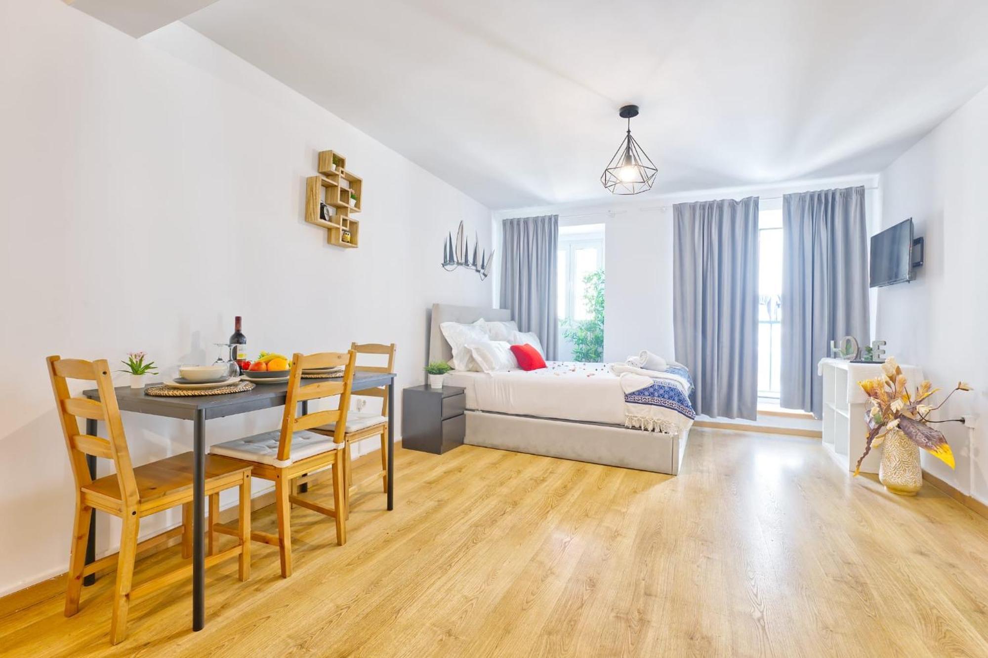 Beautiful And Spacious Flat In The Center Apartment