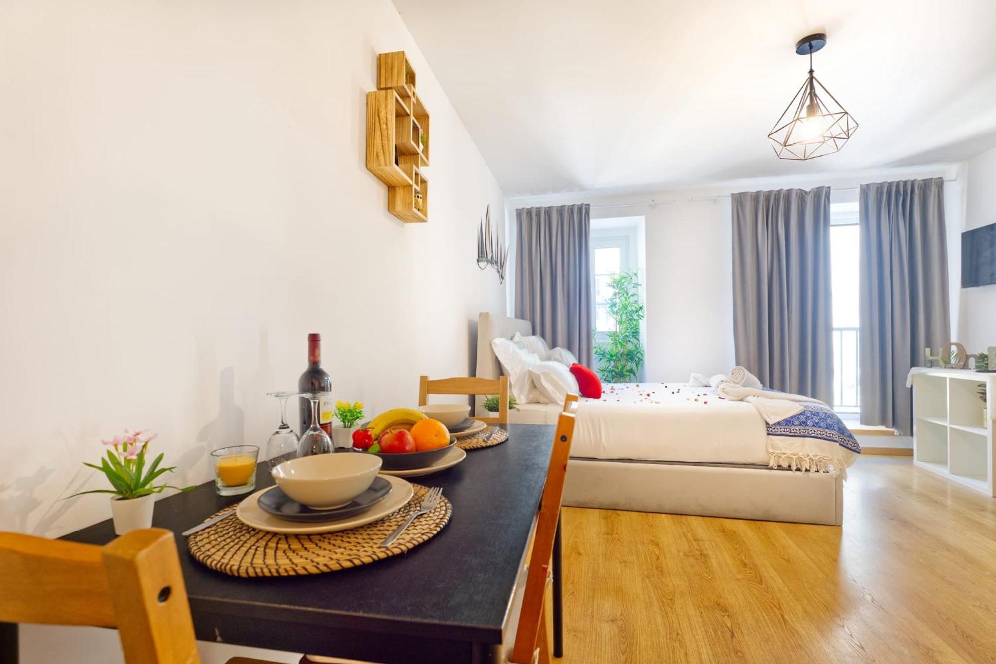 Beautiful And Spacious Flat In The Center *