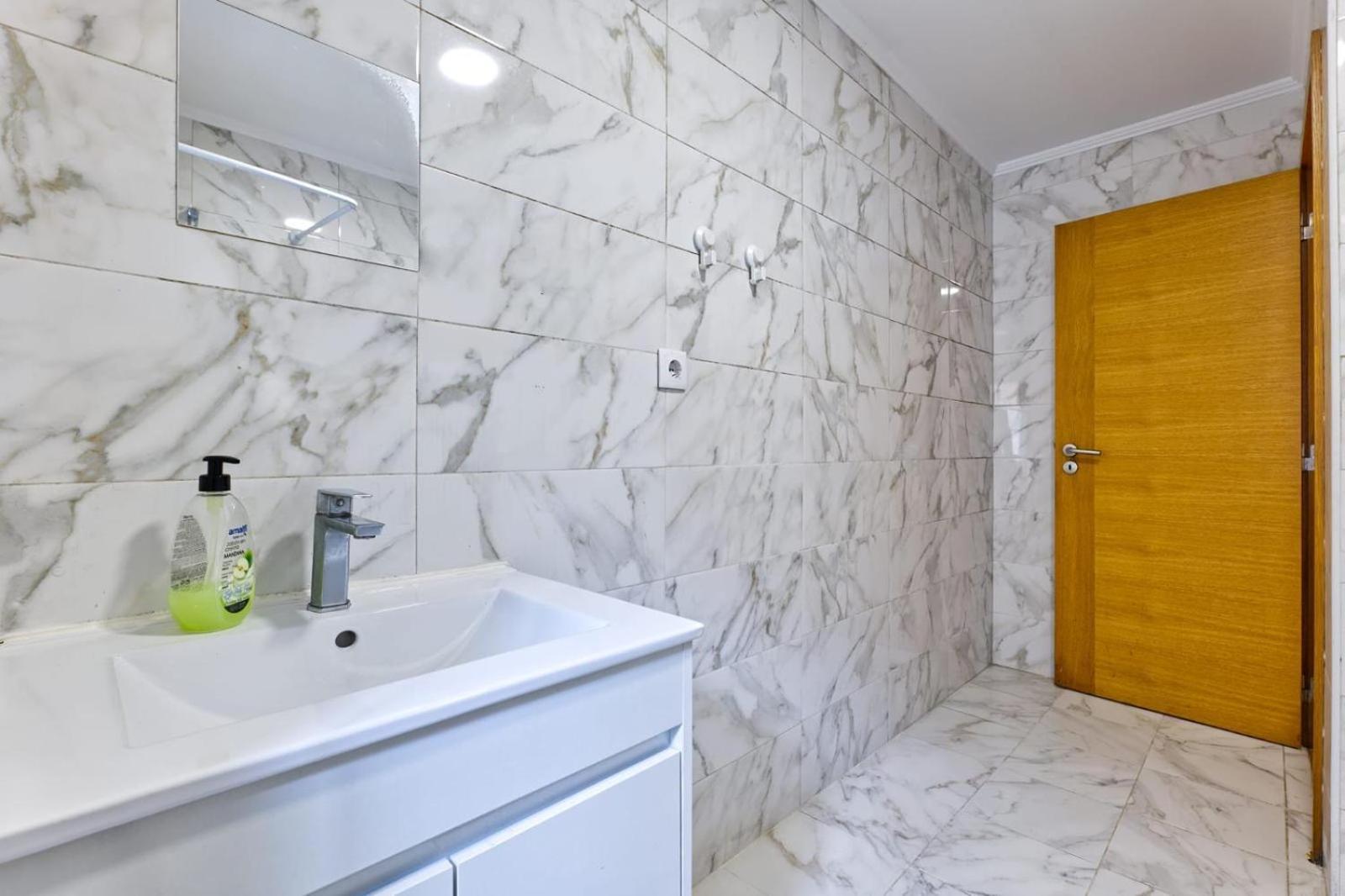 Apartment Beautiful And Spacious Flat In The Center Lisbon