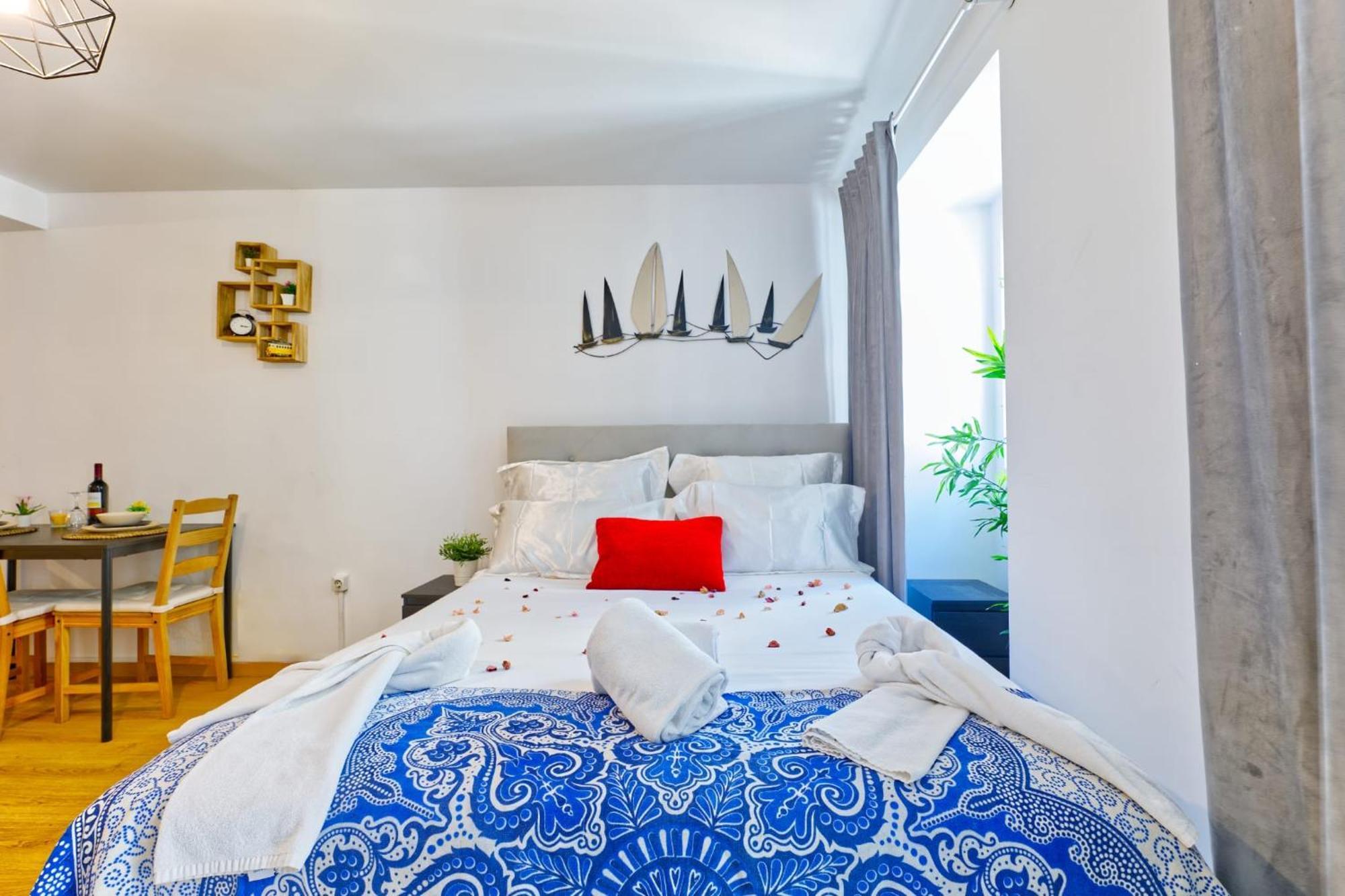 Beautiful And Spacious Flat In The Center * Lisbon