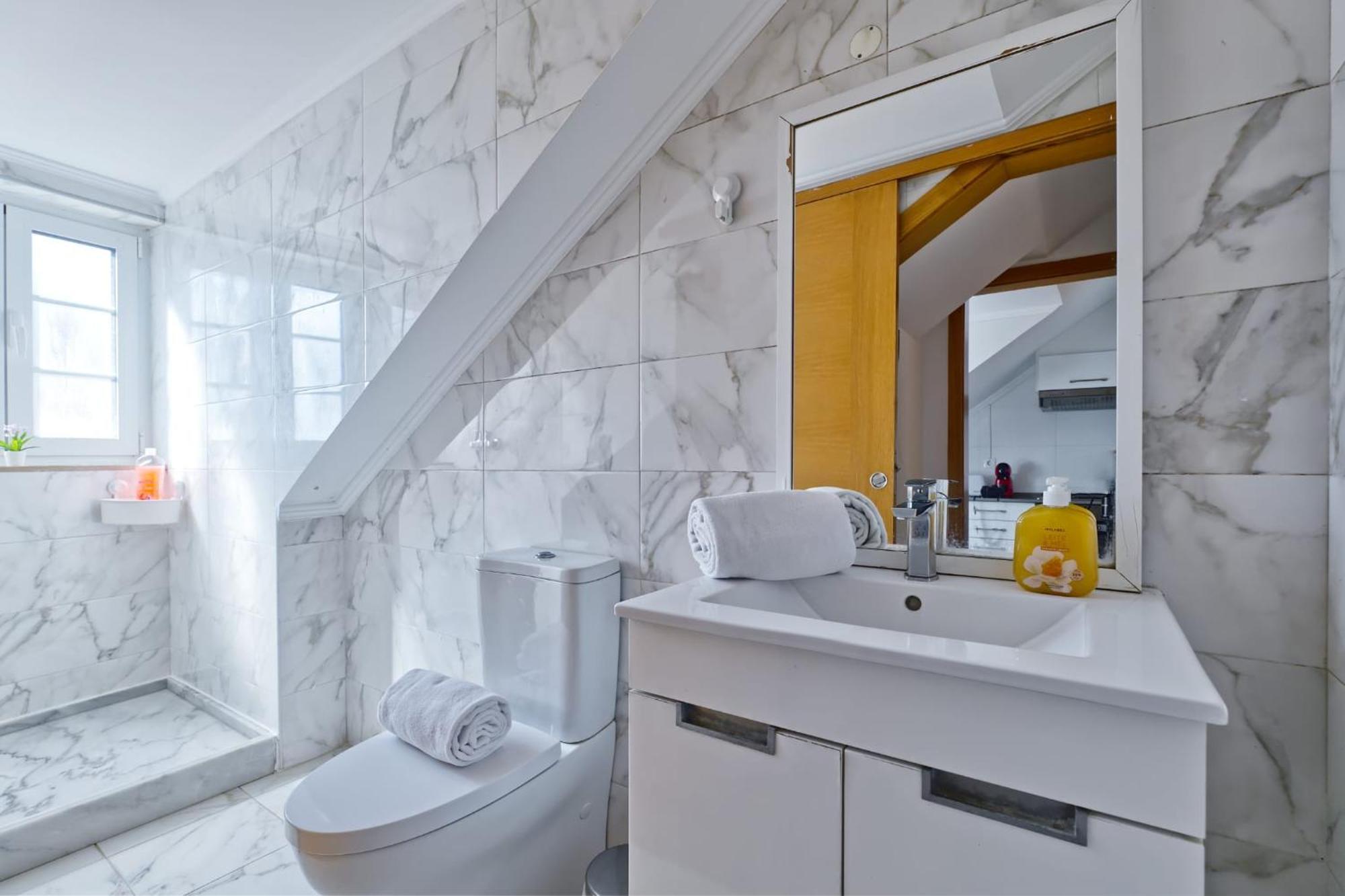Beautiful And Spacious Flat In The Center Apartment